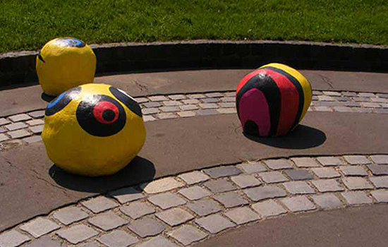 Flórián tér - köztéri pillekő ülőkék