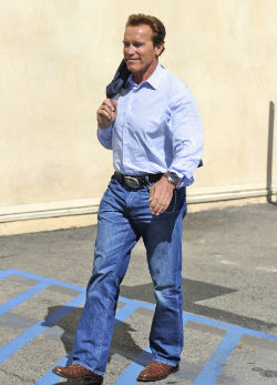 Újabb mocskos részleteket Schwarzenegger félrelépéséről