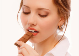A csokidiétára esküszik a fiatal lány