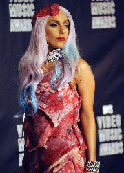 Múzeumba kerül Lady Gaga hús-ruhája