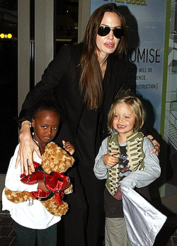 Angelina Jolie kislánya tiszta apja – fotó