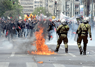 Mi közünk a görög  válsághoz?