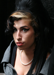 Ruhakollekció készül Amy Winehouse emlékére