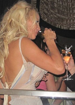 Leitta magát az öregedő Pamela Anderson