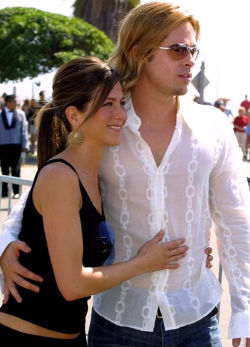 Pitt kiakart békülni Anistonnal - könyv készült a válásukról