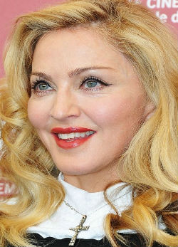 Átműtötték Madonna arcát-fotó