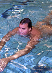 Újra rendszeresen úszik (fotó: kormany.hu/Árvai Károly)