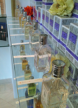Így készül az NLC saját parfümje 