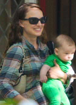Natalie Portman megmutatta 3 hónapos fiát - fotók