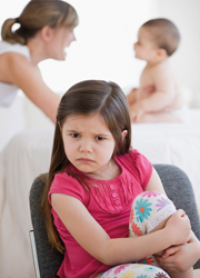 Mit tegyek, ha féltékenyek egymásra a gyerekeim?