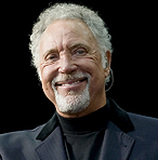 Sztárallűrök nélkül érkezik Budapestre Tom Jones