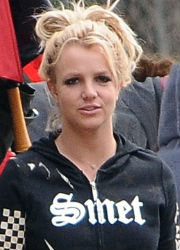 Csalás! Agyonretusálták Britney Spears fotóját