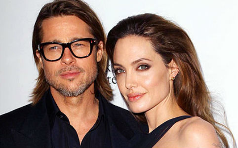 Angelina Jolie és Brad Pitt összeházasodnak