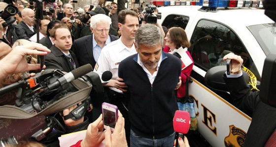 Letartóztatták George Clooneyt - fotó