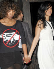 Rihanna lánnyal ranidzik - fotó