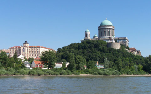 Szervezett egy napos kirándulások szárnyashajóval a Dunán