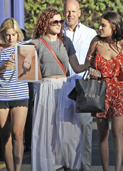 Willis három idősebb lánya, Scout, Tallulah, Rumer