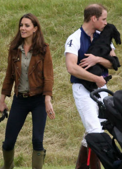 Megpaskolta a herceg fenekét Kate Middleton - fotó