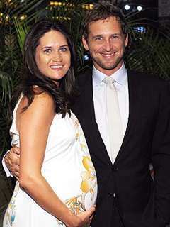 Kisfia született a sármos sorozatsztárnak