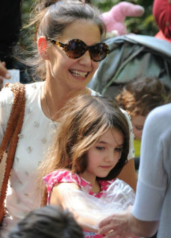 Fordulat Katie Holmes ügyében