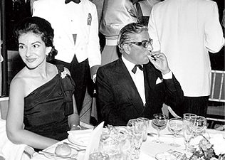 Callas és Onassis 1961-ben, már mint ünnepelt álompár reprezentált