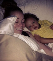 Cuki fotók Mariah Carey egyéves ikreiről