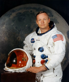 Meghalt Neil Armstrong, aki elsőként lépett a Holdra