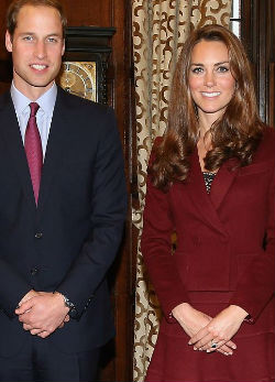 Rejtélyesen simogatja hasát Kate Middleton - fotó