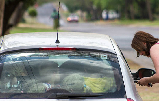 Az éhes óvónő és a gyerekek Az éhes óvónő és a gyerekek