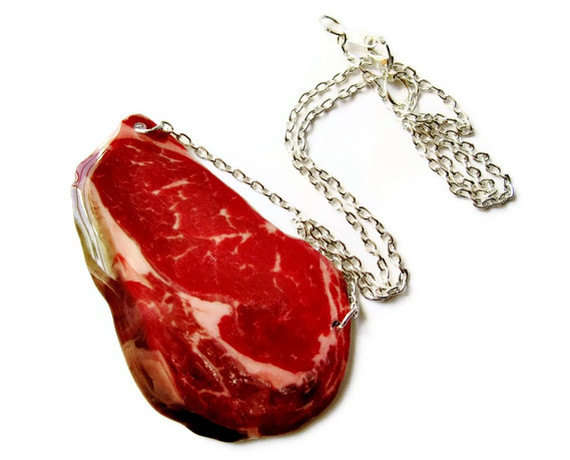Új trend: steak-nyaklánc