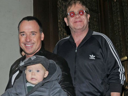 A 65 éves Elton John másodszor is apa lesz