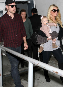 Kirúgják a színésznőt, mert kisbabát vár