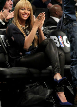 Beyoncé kosármeccset néz