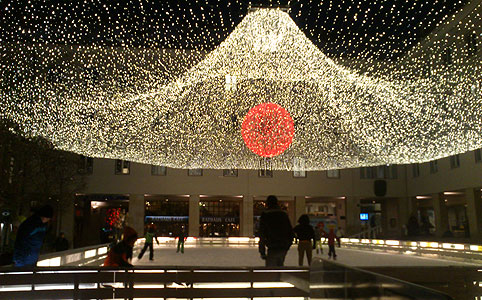 Korcsolyázás a Városháza előtt Korcsolyázás a Városháza előtt