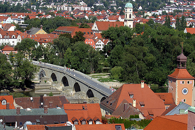 Középkori felhőkarcolók - kalandozás Regensburgban
