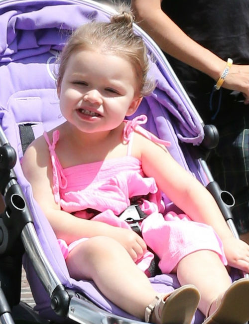 Beckhamék kislánya a világ legboldogabb babája - fotók