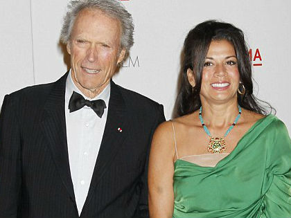 A 83 éves Clint Eastwood elvált 48 éves nejétől