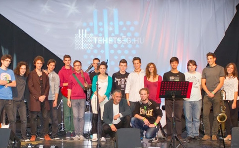 Egyről a kettőre - civil segítséggel