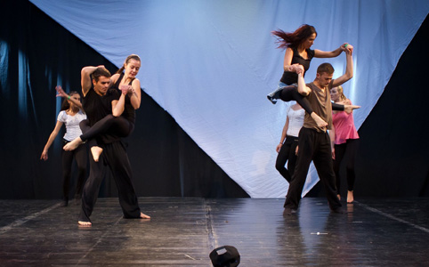 Aki nem lép egyszerre...