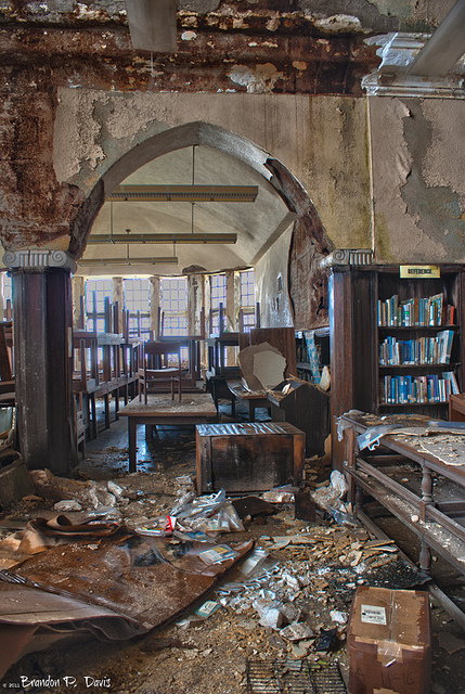 Gyalázatos: így lepusztult a könyvtár - fotó