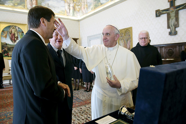 Áder János szeptemberben találkozott a pápával. Ferenc pápa elfogadta Áder János meghívását. 2016-ban jön Magyarországra.