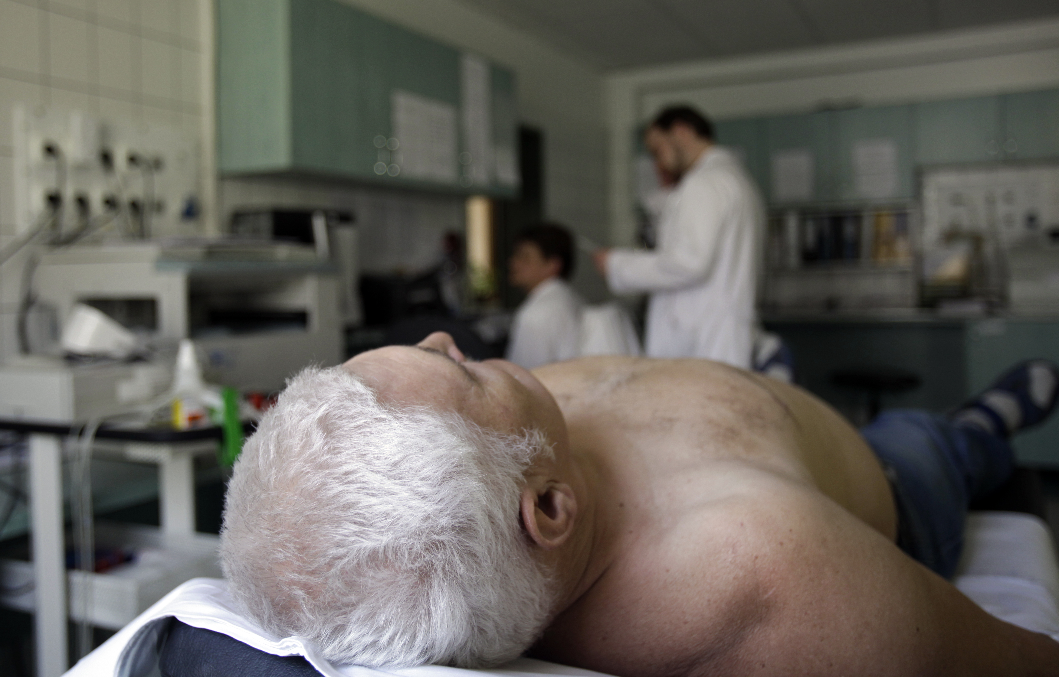 Oxigénpalackkal a sebészeten - kalandtúra a magyar kórházakban