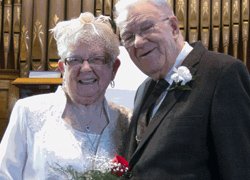 75 évvel az első csók után házasodtak össze