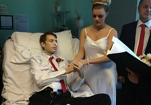 A kórházban vette feleségül szerelmét a rákos férfi