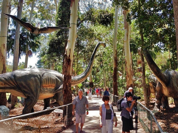 Megnyílt a világ legnagyobb dinoszauruszparkja – galéria