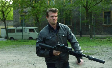 Válaszcsapás - kicsit rohangálós, kicsit lövöldözős, de kicsit a miénk