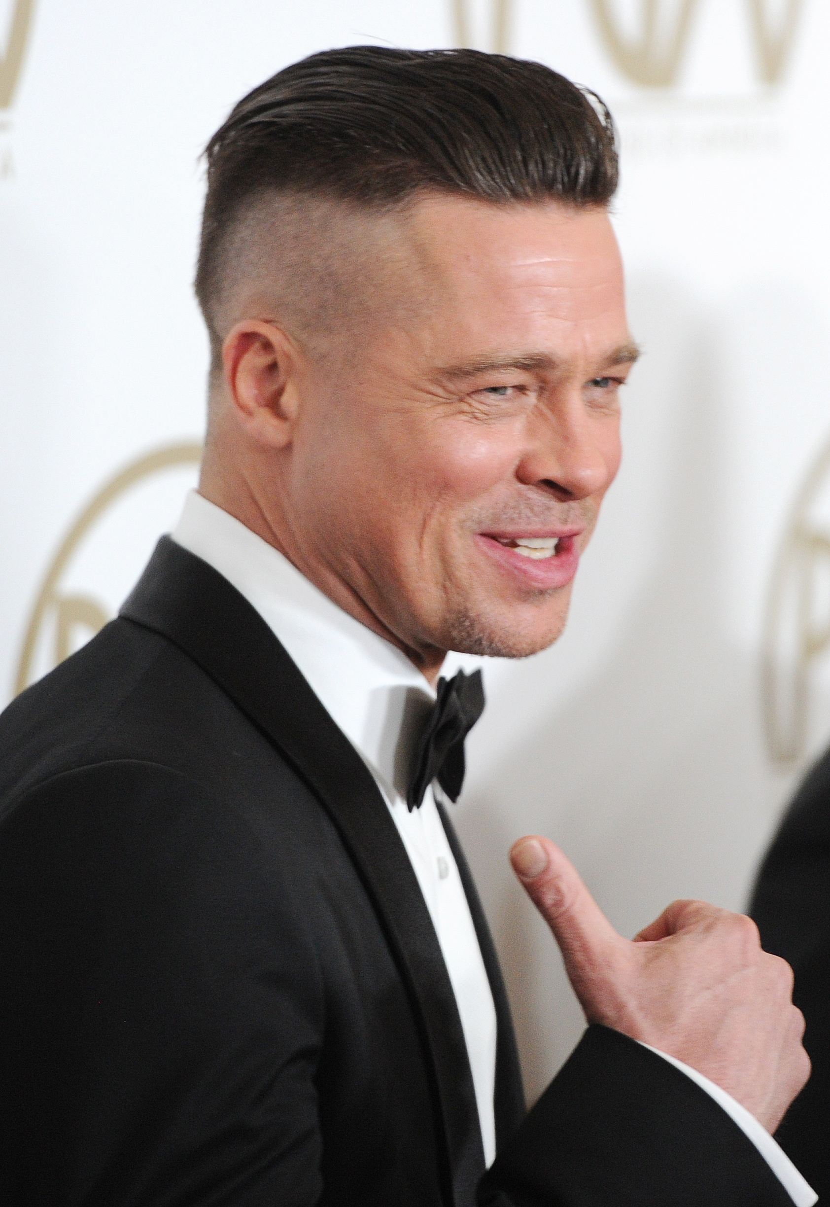Brad Pitt új frizurát villantott