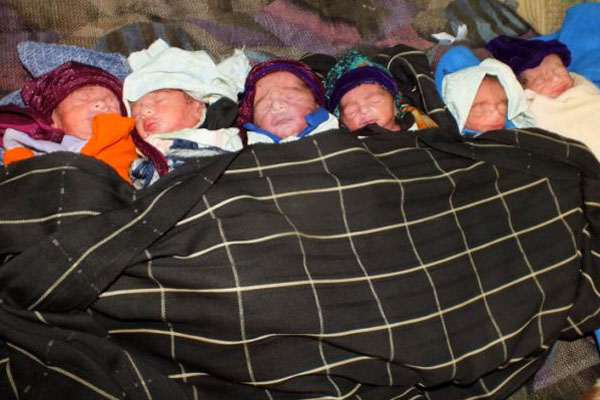 Hatos ikrek születtek Pakisztánban