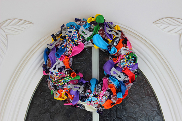 Csináld magad: farsangi ajtódísz