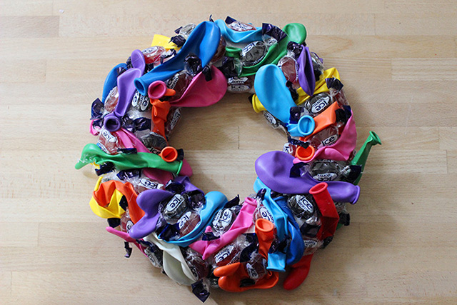 Csináld magad: farsangi ajtódísz